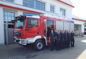 Delegation der Feuerwehr Straubenhardt bei der Fahrzeugabnahme und Schulung beim Hersteller.