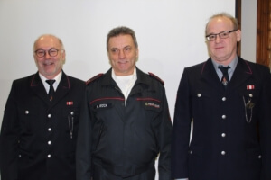 Zusammen 120 Jahre Einsatz im Dienst für den Nächsten: Bernd Conzelmann, Martin Röck und Thomas Kallwelis, von links, bringen es auf jeweils 40 Jahre Feuerwehrtätigkeit.