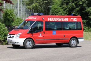 Ein Mannschaftstransportwagen der Feuerwehr